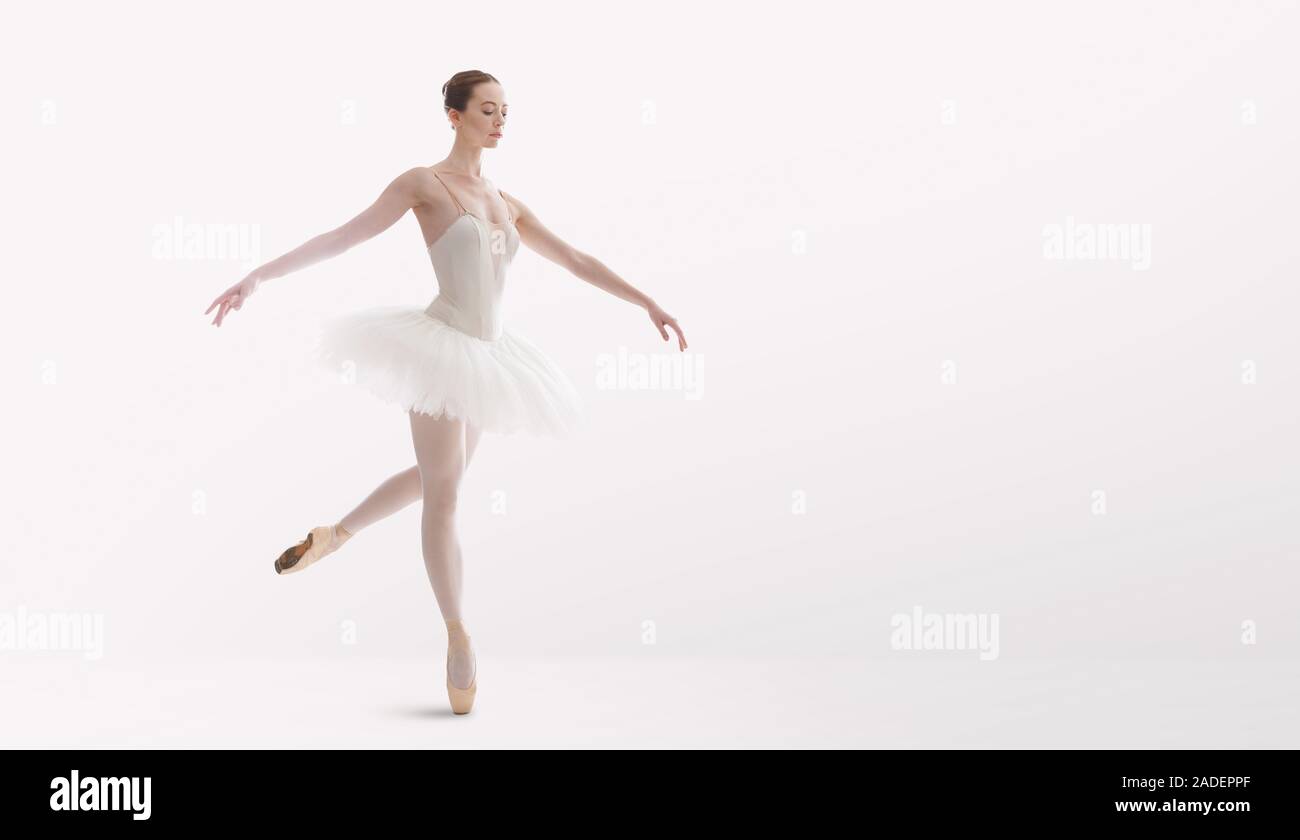 Ballerina classica in gonna tutu praticando dancing pas Foto Stock