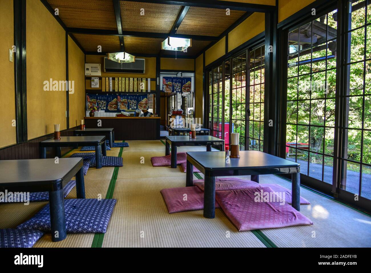 Kyoto, Giappone - Nov12, 2019. Il ristorante tradizionale di Kyoto, Giappone. La cucina giapponese, particolarmente sushi, è diventato popolare in tutto il mondo. Foto Stock