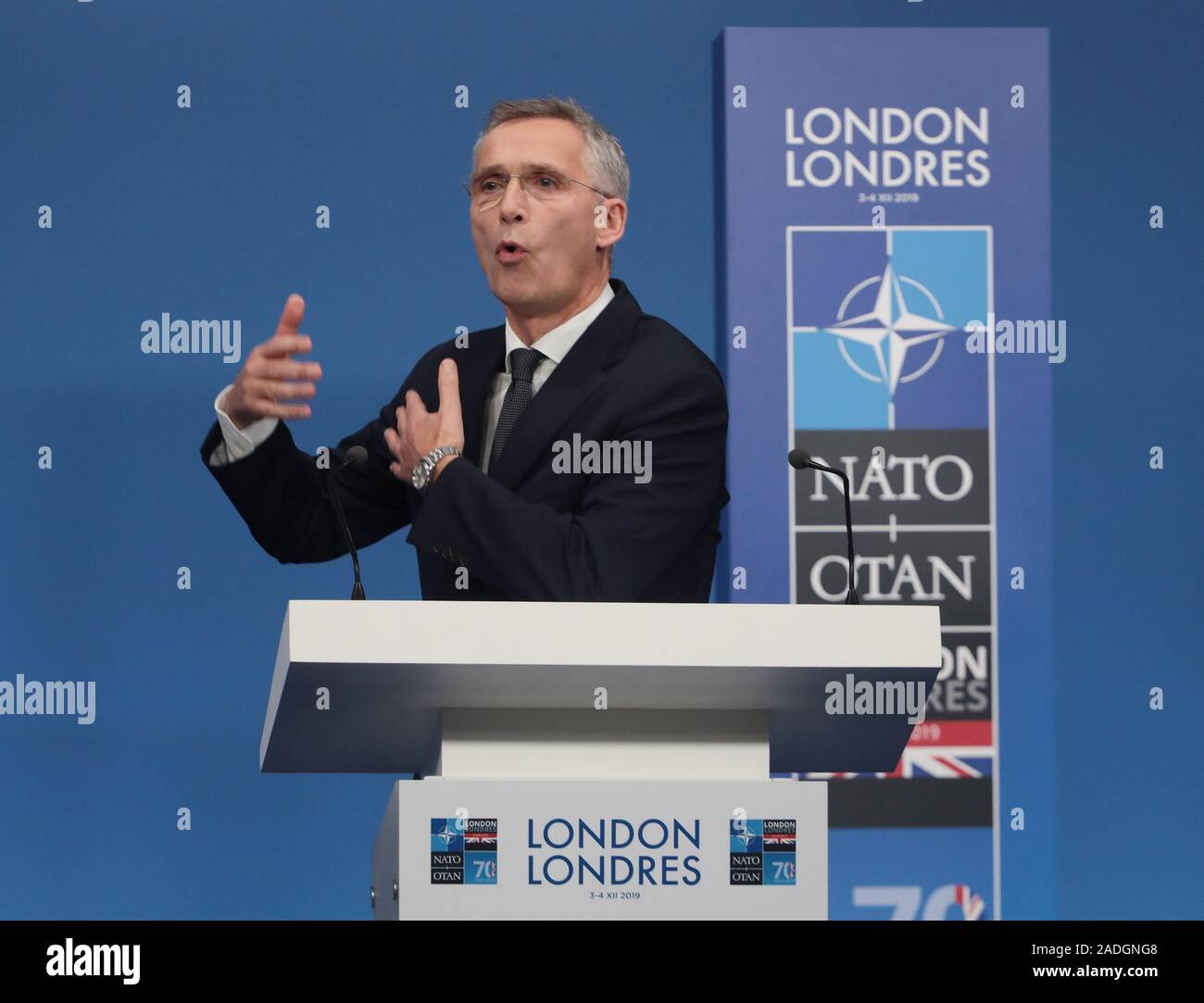 Watford, Regno Unito. 04 Dic, 2019. Il Segretario Generale della NATO Jens Stoltenberg dà una conferenza stampa in occasione del settantesimo anniversario del vertice della Nato a Grove nel Hertfordshire Mercoledì, Dicembre 04, 2019. Foto di Hugo Philpott/UPI Credito: UPI/Alamy Live News Foto Stock