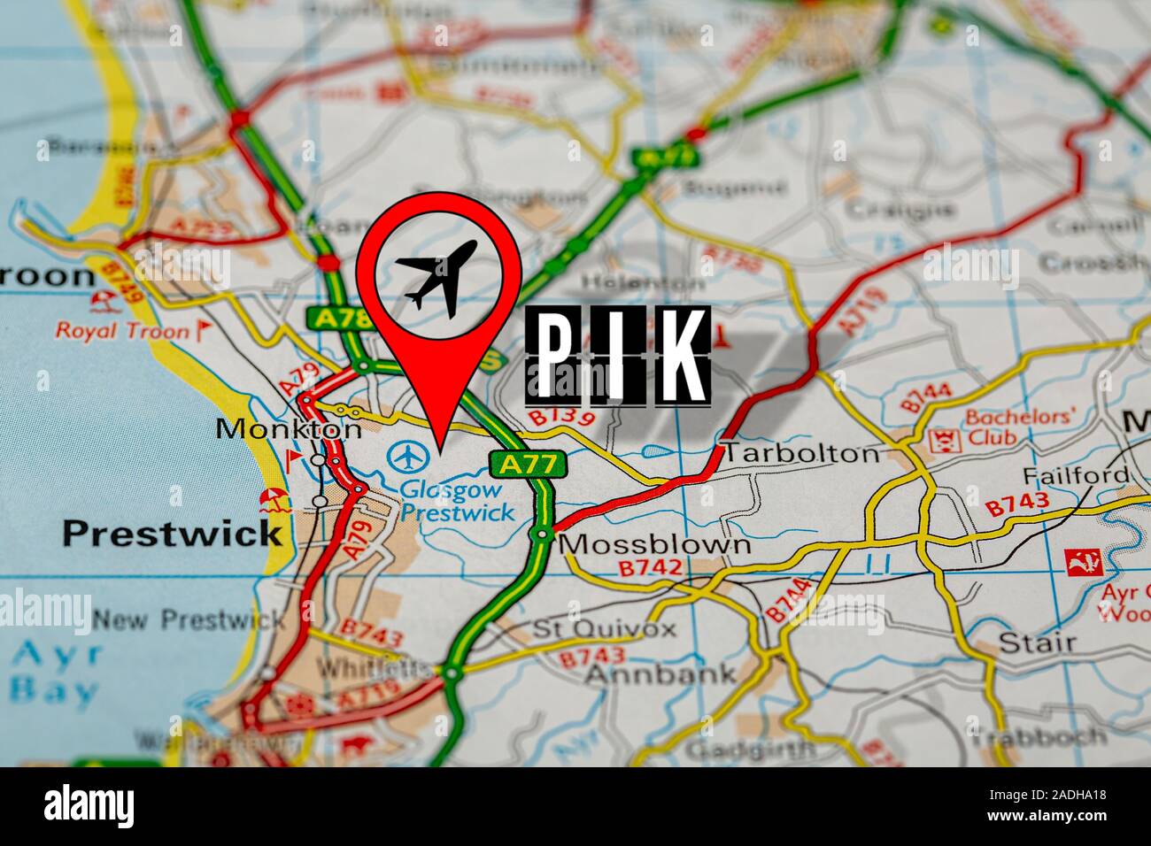Pin di colore rosso sulla mappa di carta che mostra la posizione dell'aeroporto di Glasgow Prestwick Foto Stock