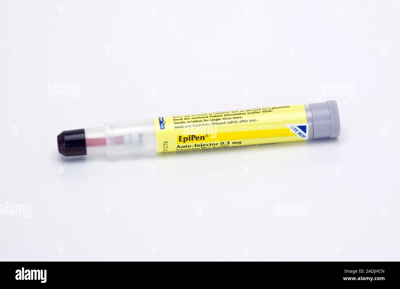 EpiPen adrenalina siringa utilizzata per il trattamento di emergenza di  shock anafilattico, un tipo di reazione allergica che può essere fatale in  pochi minuti. L'EpiPen Foto stock - Alamy