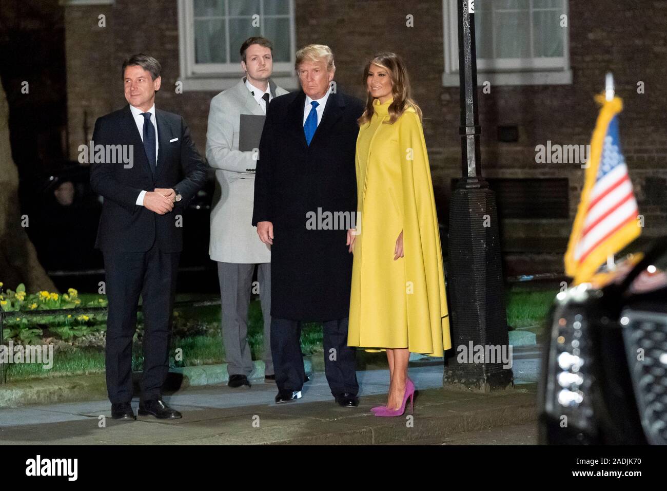 Londra, Regno Unito. 03 dicembre, 2019. Stati Uniti Presidente Donald Trump, centro, e la First Lady Melania Trump il cavalletto con il Primo Ministro italiano Giuseppe Conte come arrivano al n. 10 di Downing Street, prima di un ricevimento in onore del settantesimo anniversario dell'alleanza NATO il 3 dicembre 2019 a Londra, Regno Unito. Credito: Andrea Hanks/Planetpix/Alamy Live News Foto Stock