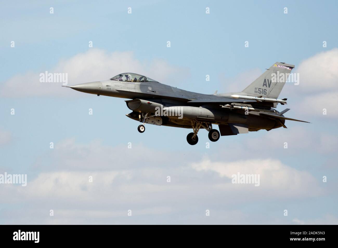 Lockheed Martin F-16C Fighting Falcon, 88-0516 del trentunesimo Fighter Wing, 510th Fighter Squadron, USAFE, codice di coda 'AV' sulla base di Aviano AB, Italia Foto Stock