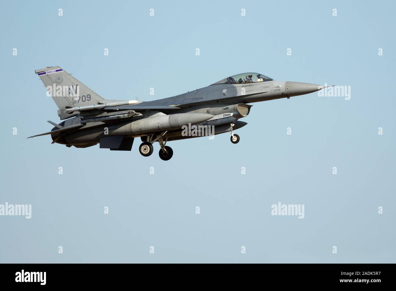 Lockheed Martin F-16C Fighting Falcon, 90-0709 del trentunesimo Fighter Wing, 510th Fighter Squadron, USAFE, codice di coda 'AV', a base di Aviano AB, Italia Foto Stock