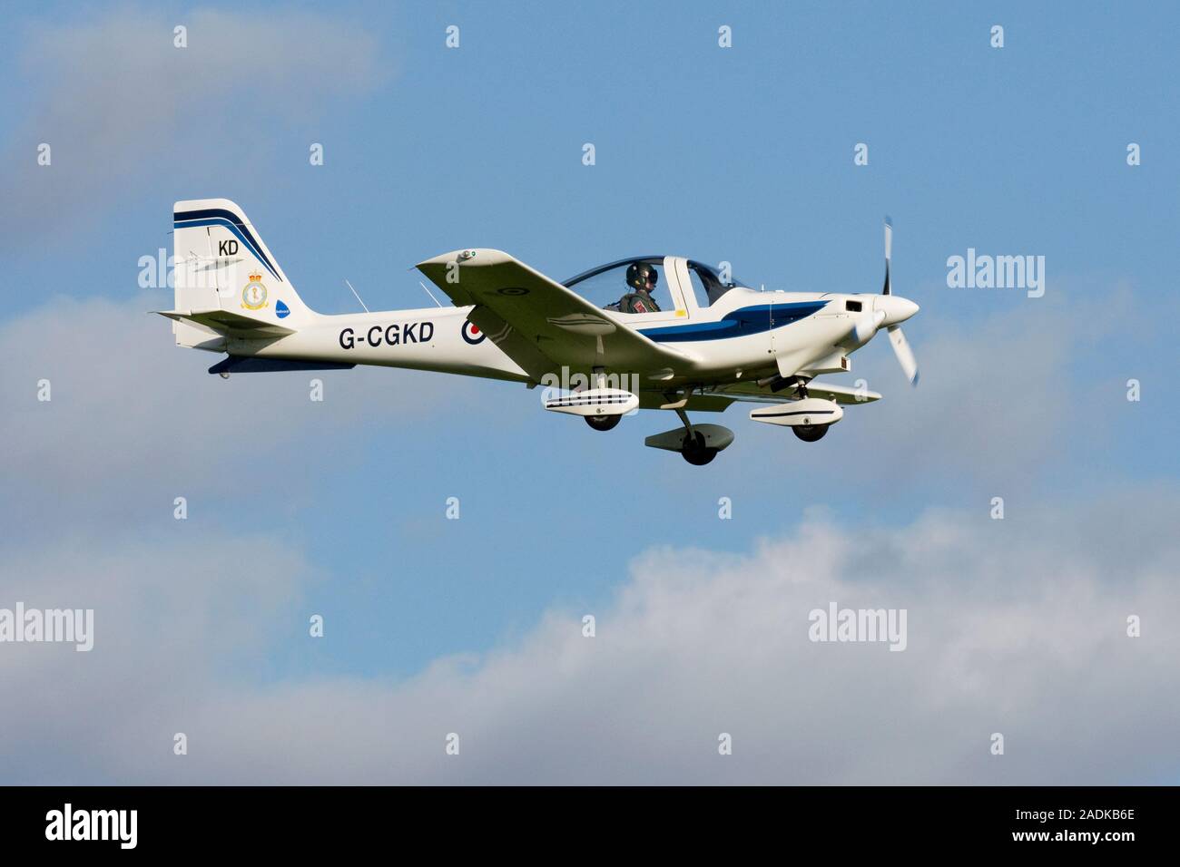 Grob G.115E Tutor T.1EA G-CGKD battenti con l Università di Oxford Air Squadron, Royal Air Force Base, e visto a RAF Benson Foto Stock