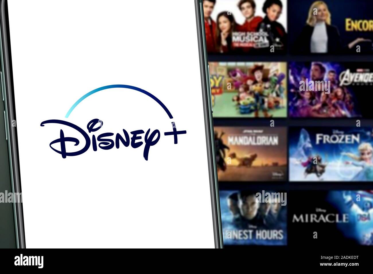 Stati Uniti, New York. Sabato 28 Settembre, 2019. iphone 11 pro con il nuovo Disney Plus service. Disney + sarà un servizio online di video streaming sottosc Foto Stock