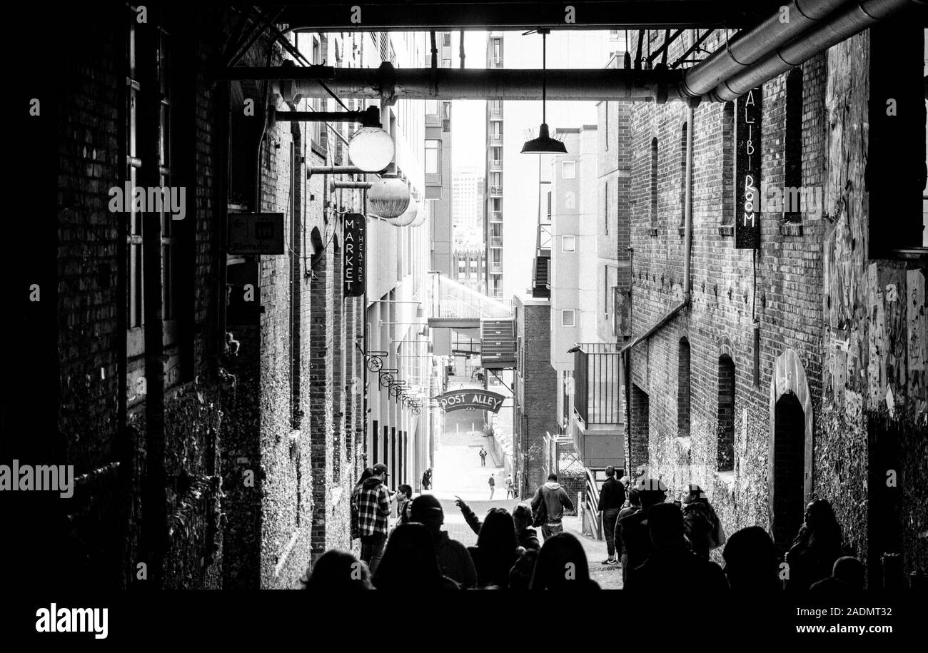 Un pomeriggio moody nel Post Alley, downtown di Seattle Foto Stock