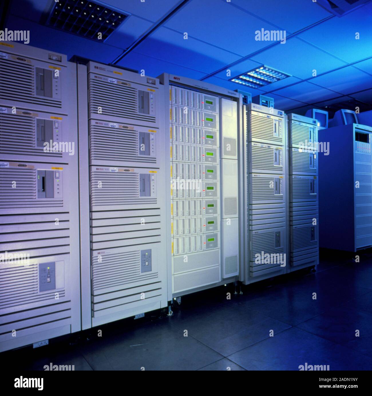 Computer mainframe. Mainframe Computer utilizzato da una compagnia idrica. Computer mainframe sono grandi per i computer utilizzati per l'elaborazione di dati complessi e oth Foto Stock