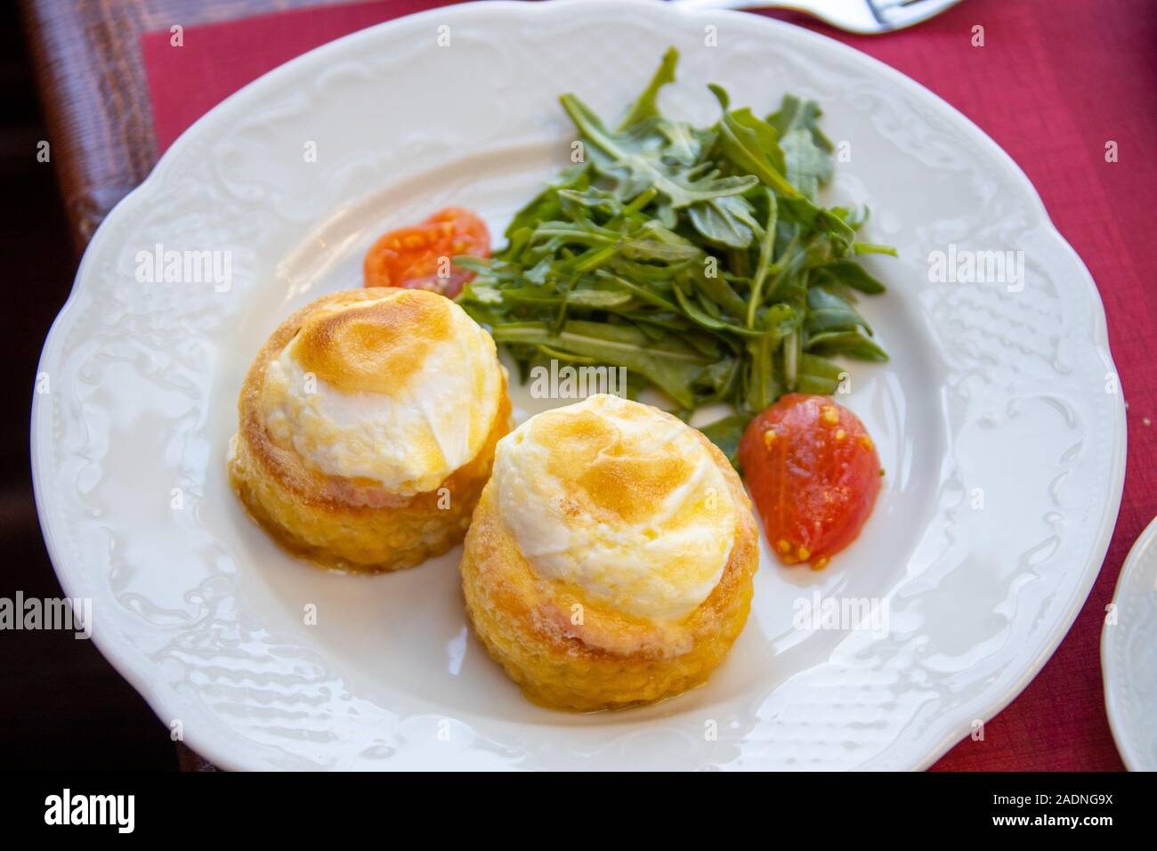 Eggsl benedetto con salmone, Cafe Pushkin a Mosca, Russia Foto Stock