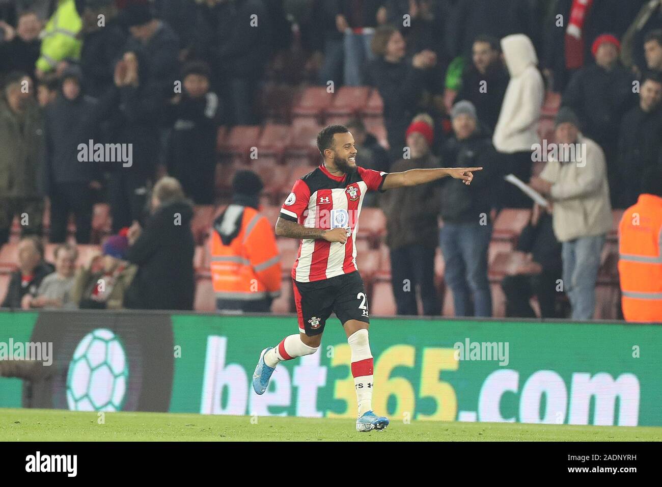 SOUTHAMPTON, Inghilterra - dicembre 4th Southampton defender Ryan Bertrand celebra dopo rigature durante il match di Premier League tra Southampton e Norwich City presso il St Mary's Stadium, Southampton il Mercoledì 4 dicembre 2019. (Credit: Jon Bromley | MI News) solo uso editoriale Credito: MI News & Sport /Alamy Live News Foto Stock