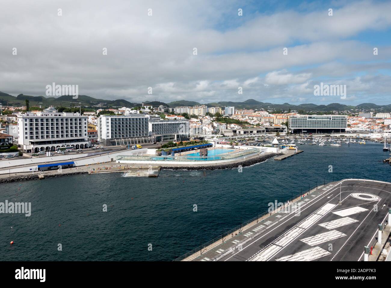 Hotel sul fronte oceano a Ponta Delgada Sao Miguel Azzorre Portogallo Foto Stock