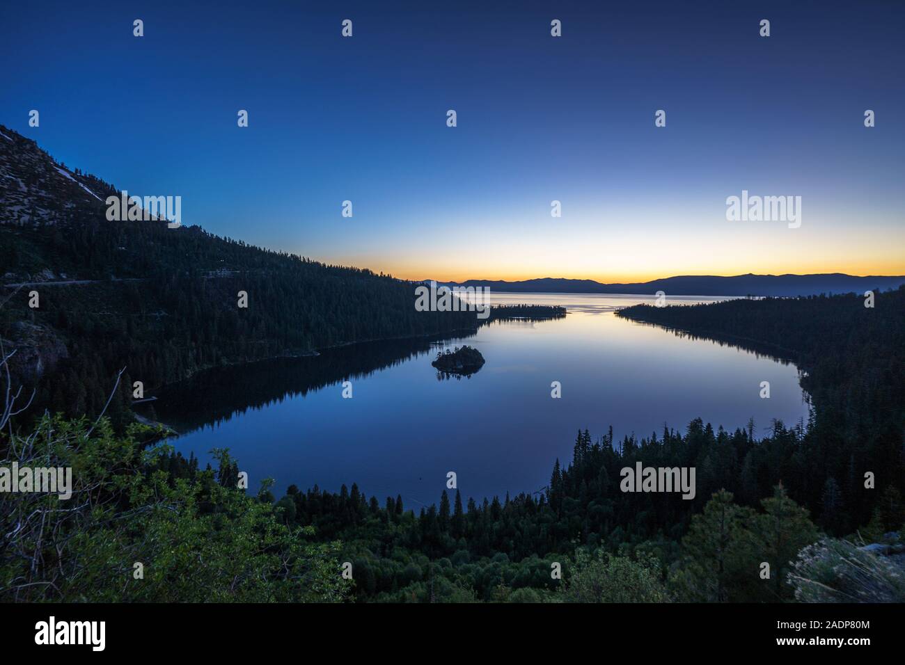 Sunrise a Emerald Bay, Lake Tahoe, CALIFORNIA, STATI UNITI D'AMERICA Foto Stock