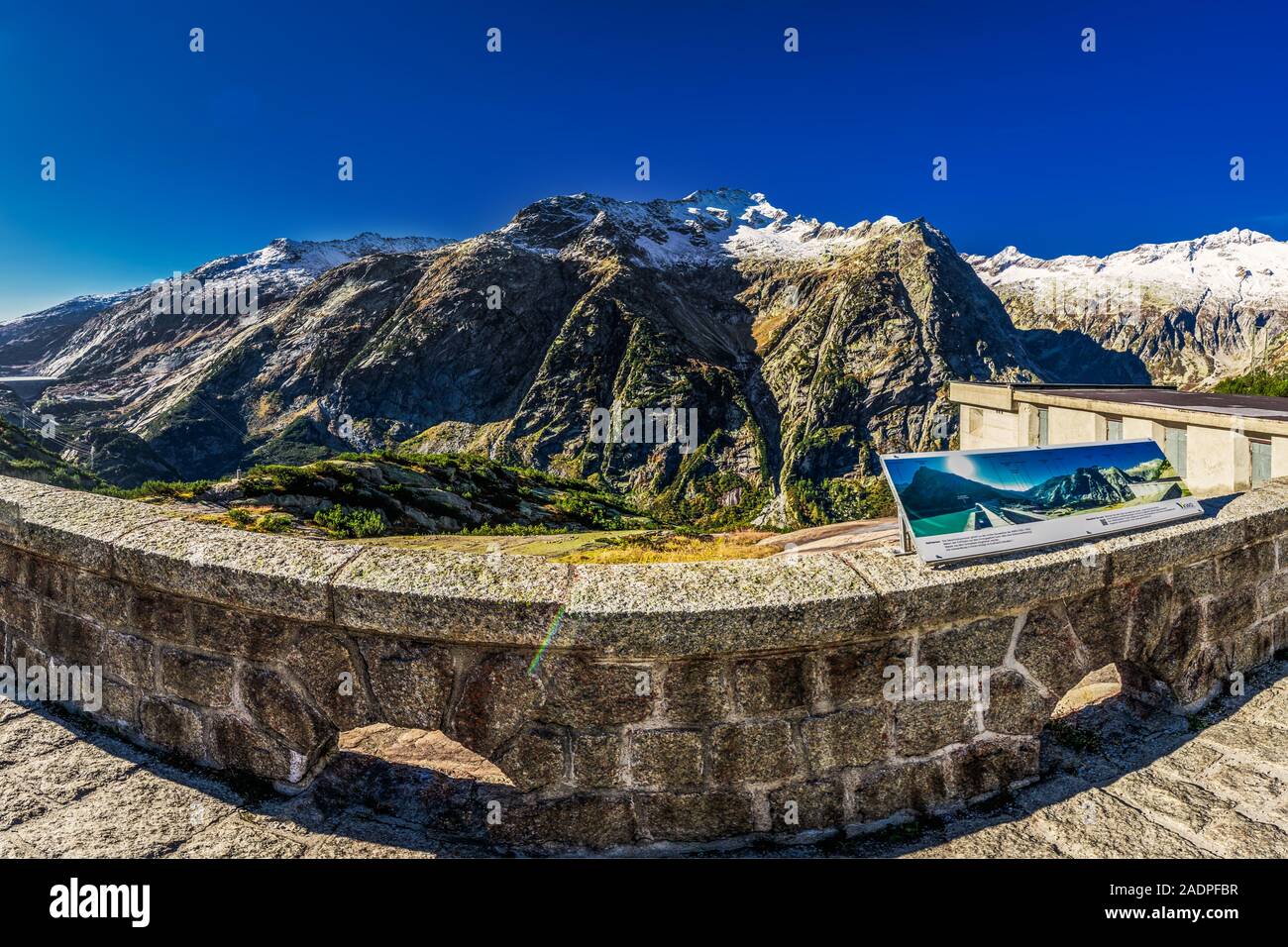 Gelmer lago vicino dal Grimselpass nelle Alpi svizzere, Gelmersee, Svizzera. Foto Stock