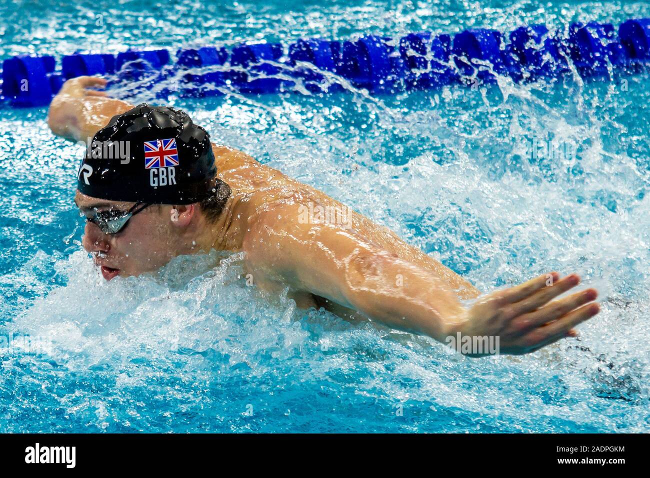 James Guy di Gran Bretagna in azione durante l'uomo 100 metri farfalla semi-finale il Giorno 1 di LEN European Short Course Swimming Championships 2019, a Tollcross International centro nuoto. Foto Stock