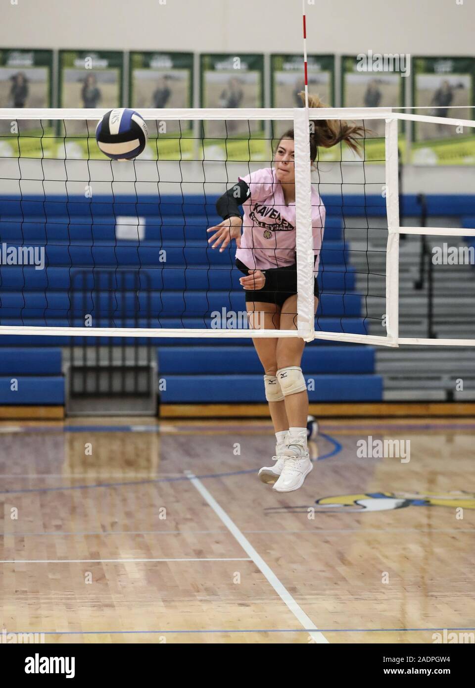 Azione di pallavolo con Kuna vs Bonneville High School a Coeur d'Alene, Idaho. Foto Stock