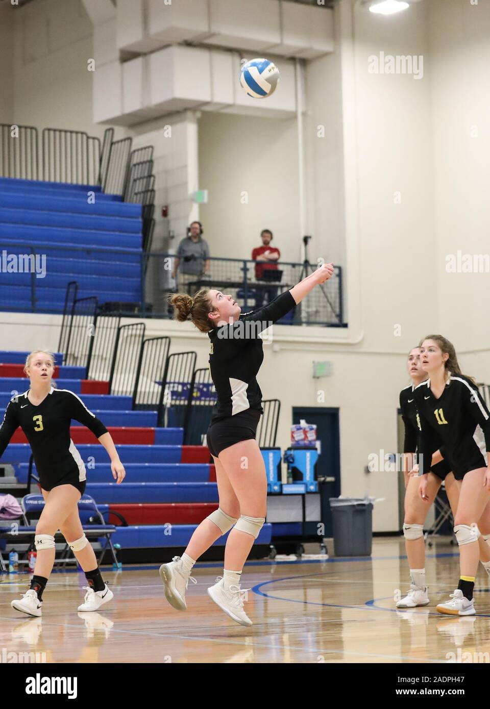 Azione di pallavolo con Kuna vs Bonneville High School a Coeur d'Alene, Idaho. Foto Stock