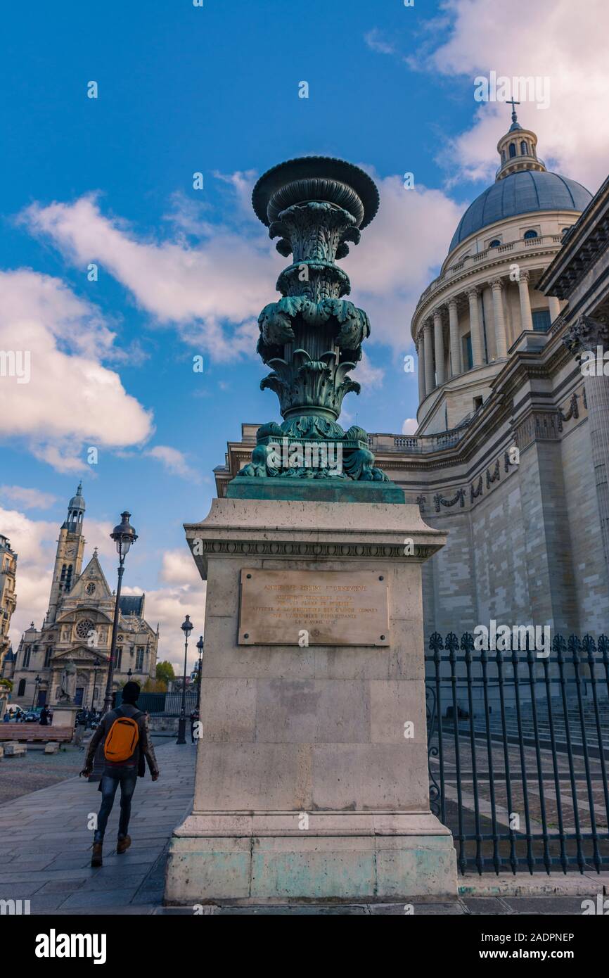 Parigi, Francia - 7 Novembre 2019: "Vecchio Sainte Geneviève chiesa. Il monumento inizia nel 1764 con Soufflot piani. Colpite al funerale di grandi uomini Foto Stock