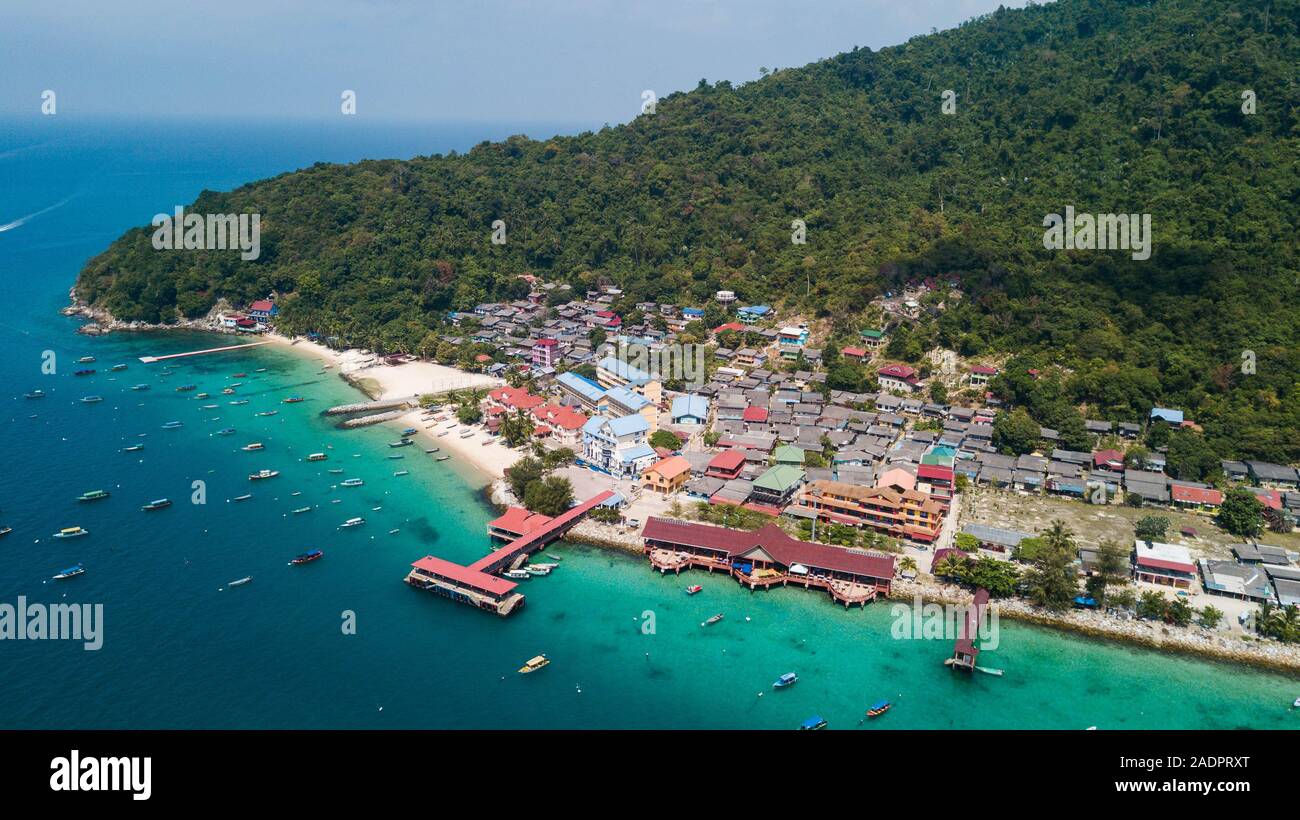 Vista aerea del villaggio di pescatori in Perhentian Kecil, Malaysia Foto Stock