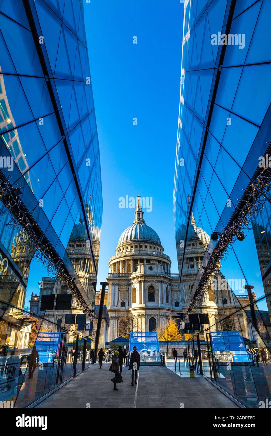 Cattedrale di St Pauls vista dal centro commerciale One New Change, Londra, Regno Unito Foto Stock