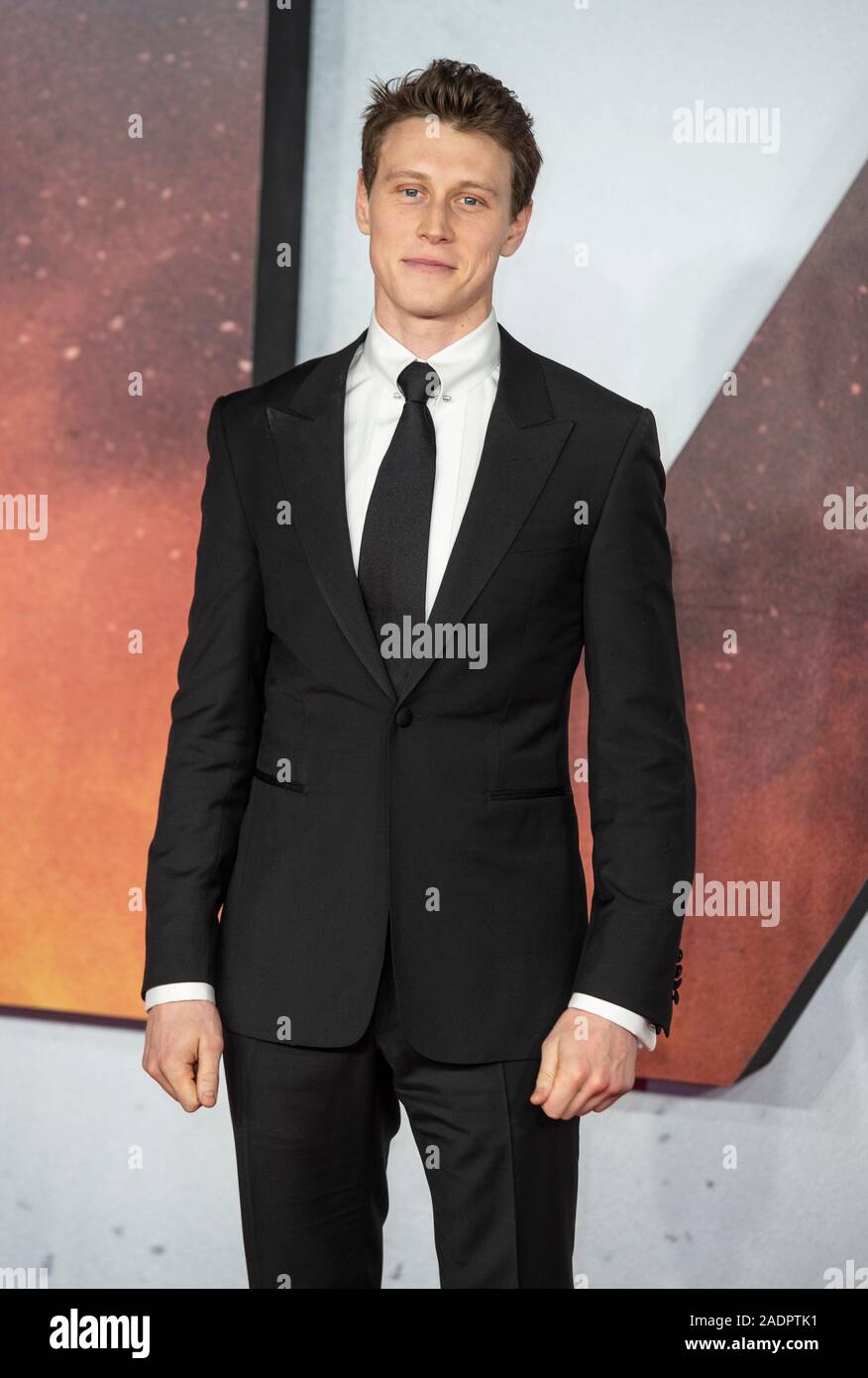 Londra, Regno Unito. 04 Dic, 2019. Londra, Inghilterra - Dicembre 04: George MacKay assiste la Premiere mondiale e Royal prestazioni di '1917' al Luxe Odeon Leicester Square il 4 dicembre 2019 a Londra, Inghilterra. Credito: Gary Mitchell, GMP Media/Alamy Live News Foto Stock