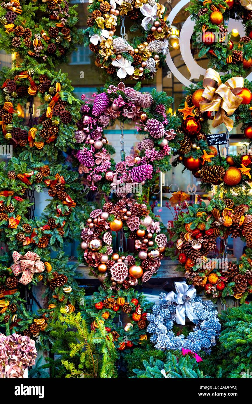 Festa di Natale ghirlande a fioristi in casa Michelin, a Chelsea, Londra, Regno Unito Foto Stock