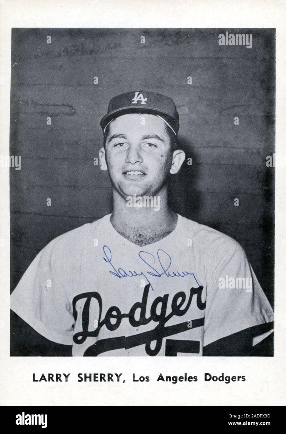 Vintage firmato foto in bianco e nero di Los Angeles Dodgers giocatore di baseball Larry Sherry circa 1960s. Foto Stock