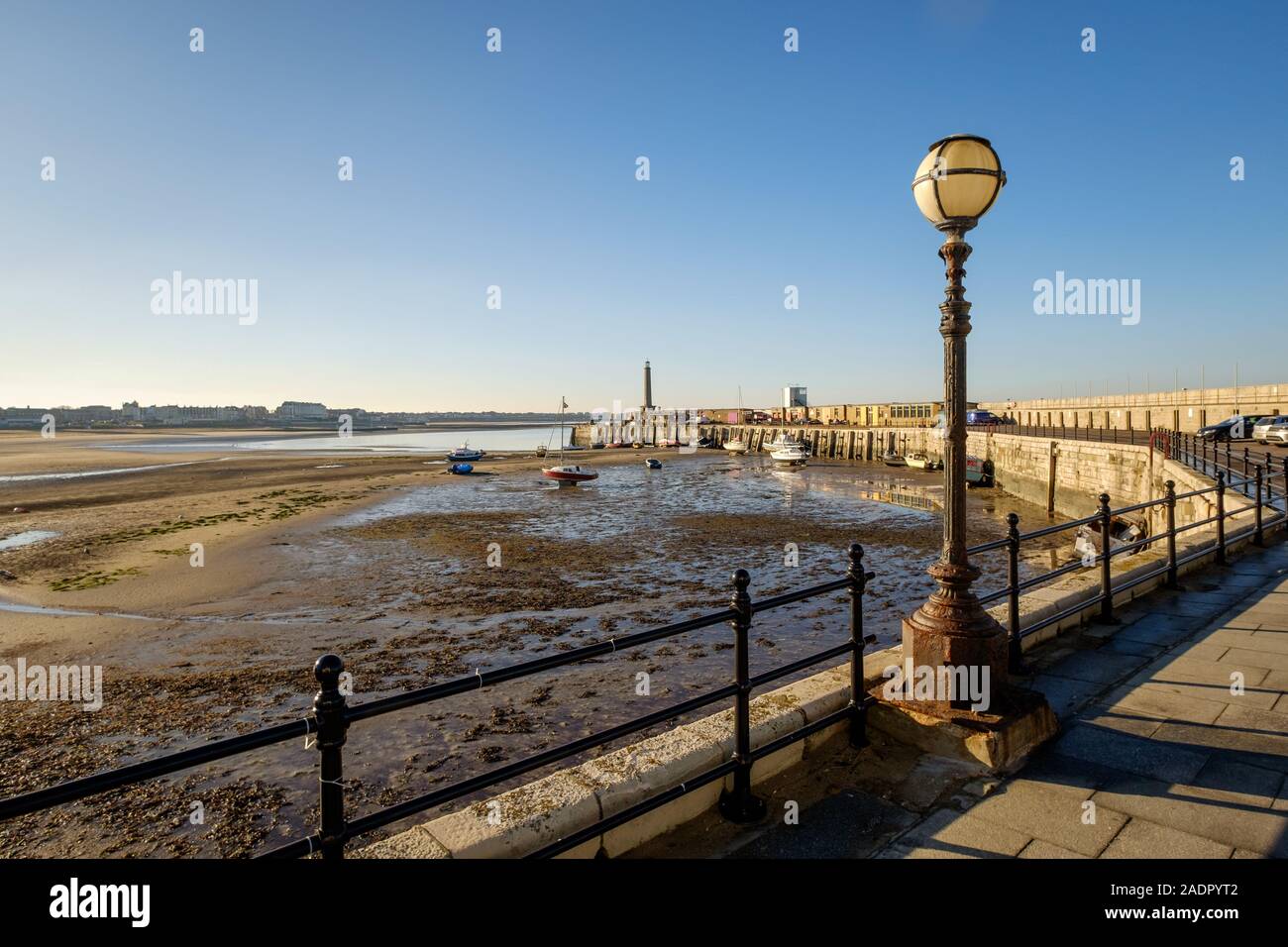 Margate Harbour in una giornata di sole Foto Stock