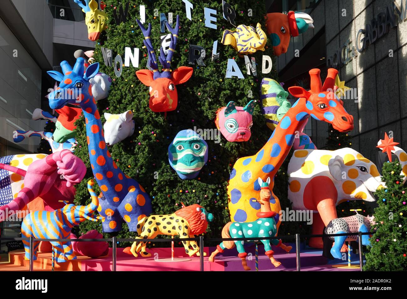 Sukhumvit Bangkok, Thailandia, 11.20.2019, Natale e Anno Nuovo decorazione in Emquartier shopping mall, outdoor view di foreste di pino fantasy animali Foto Stock