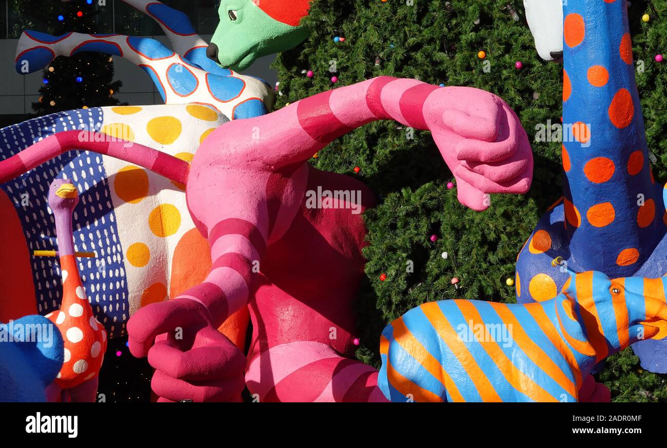 Sukhumvit Bangkok, Thailandia, 11.20.2019, Natale e Anno Nuovo decorazione in Emquartier shopping mall, outdoor view di foreste di pino fantasy animali Foto Stock