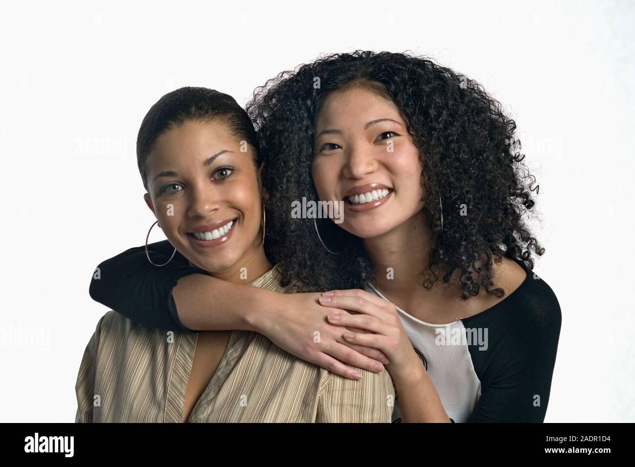 Un ritratto di afro-americani e donne asiatiche isolato su uno sfondo bianco Foto Stock