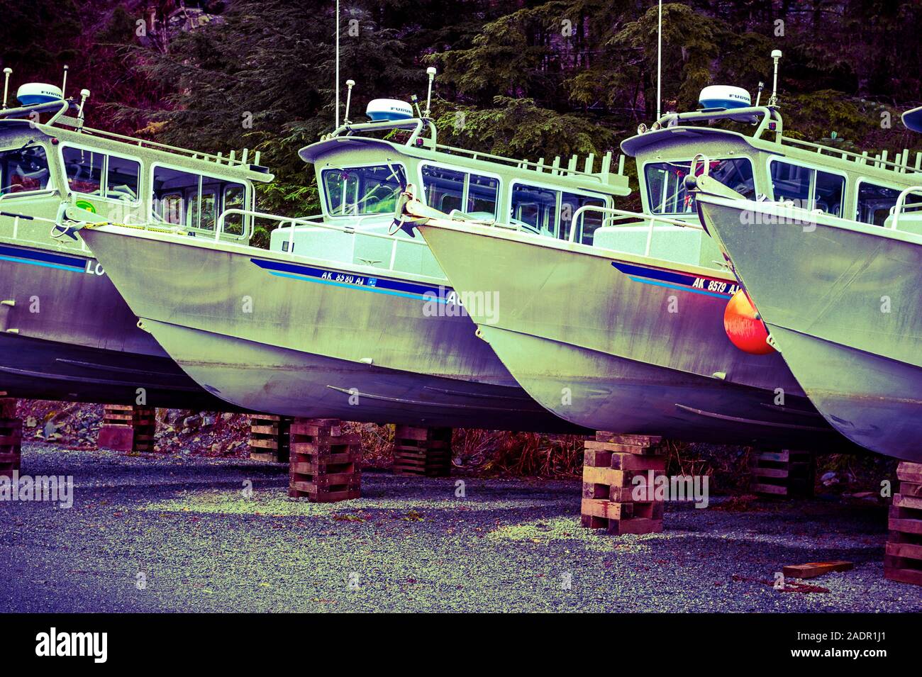Carta commerciale barche schierate in deposito per la bassa stagione in Sitka, Alaska, Stati Uniti d'America. Foto Stock