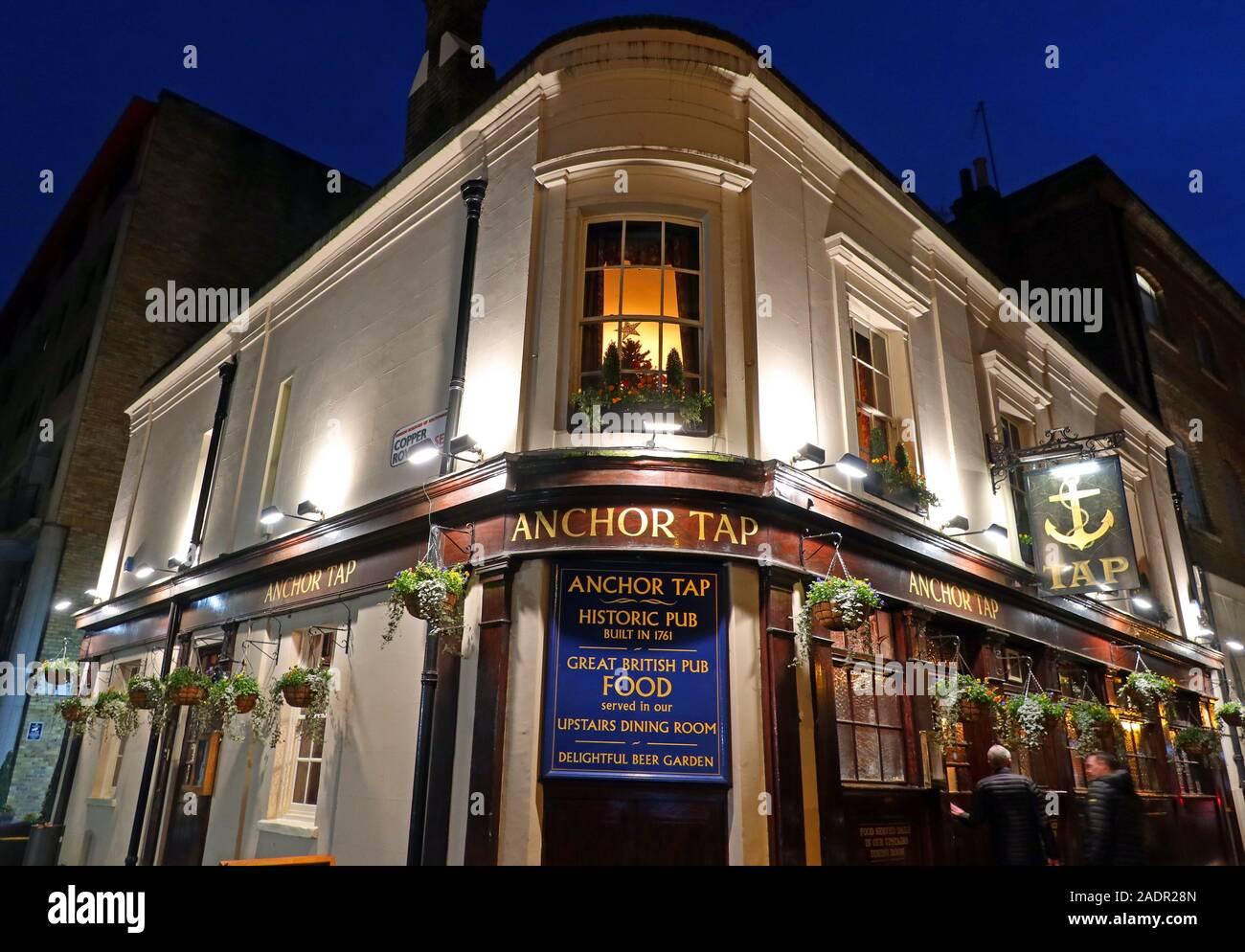 Anchor Tap, Historic Pub, Londra - 20A Horselydown Lane, South East London, England, UK, SE1 2LN, al tramonto, notte, sera Foto Stock