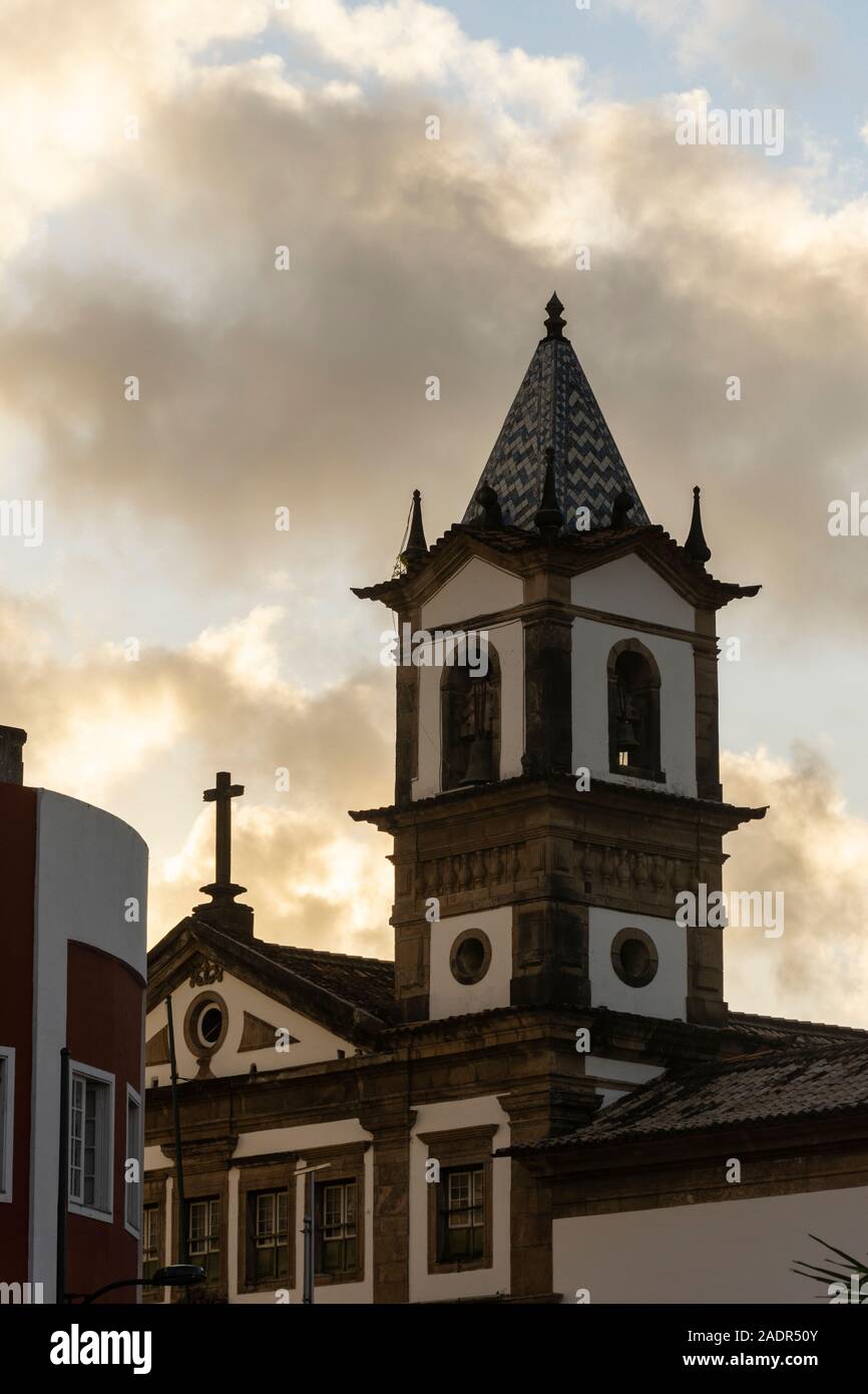 Vista della bella e antica chiesa coloniale nel centro storico della città di Salvador de Bahia, Brasile, Foto Stock