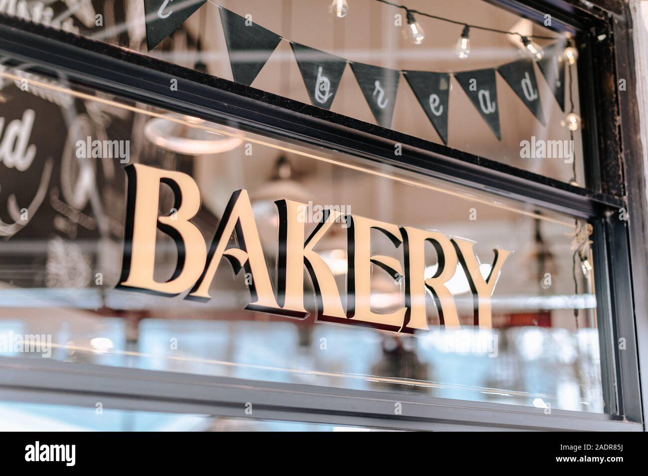 "Panificio' del testo in vetrina a Granville Island mercato pubblico, Vancouver Foto Stock