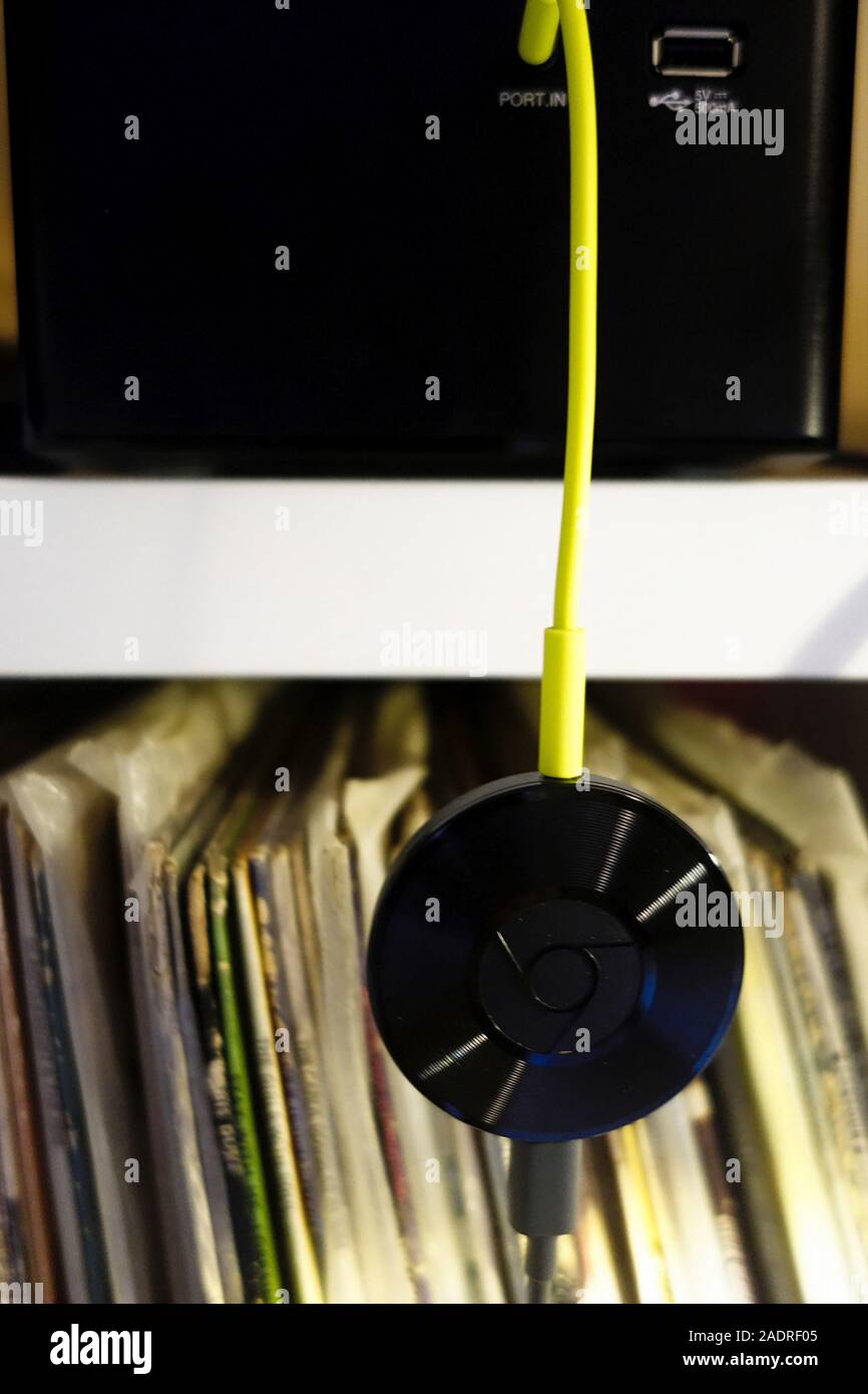 Google Chromecast Audio collegato al sistema HiFi Foto Stock