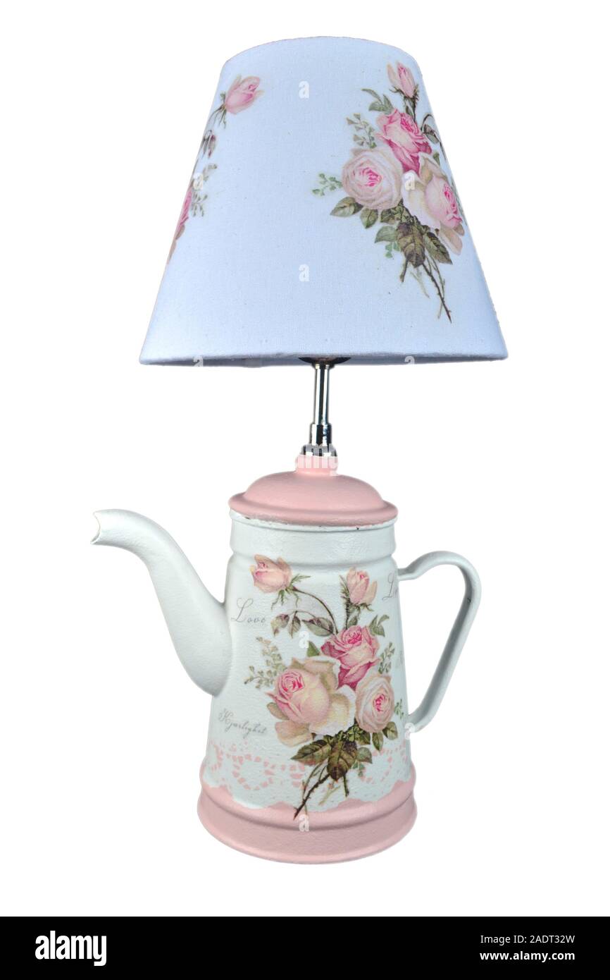 Vaso lampada e tazza di tè sfondo isolato Foto Stock
