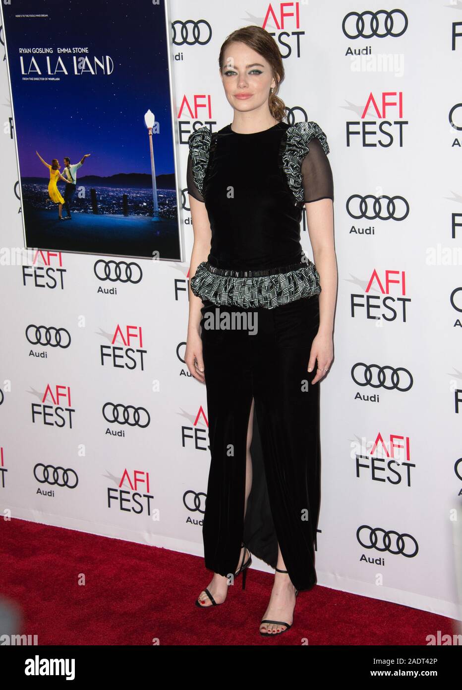 LOS ANGELES, CA. 15 novembre 2016: attrice Emma Stone al gala screening per il suo film "La La Terra', parte dell'AFI FEST 2016, a TCL Chinese Theatre, Hollywood. © 2016 Paul Smith / Featureflash Foto Stock