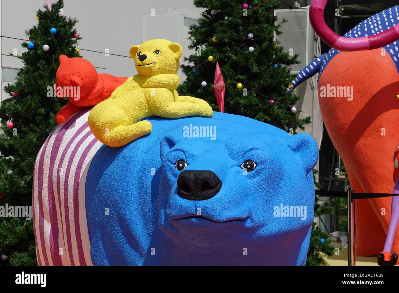 Sukhumvit Bangkok, Thailandia, 11.20.2019, Natale e Anno Nuovo decorazione in Emquartier shopping mall, outdoor view di foreste di pino fantasy animali Foto Stock