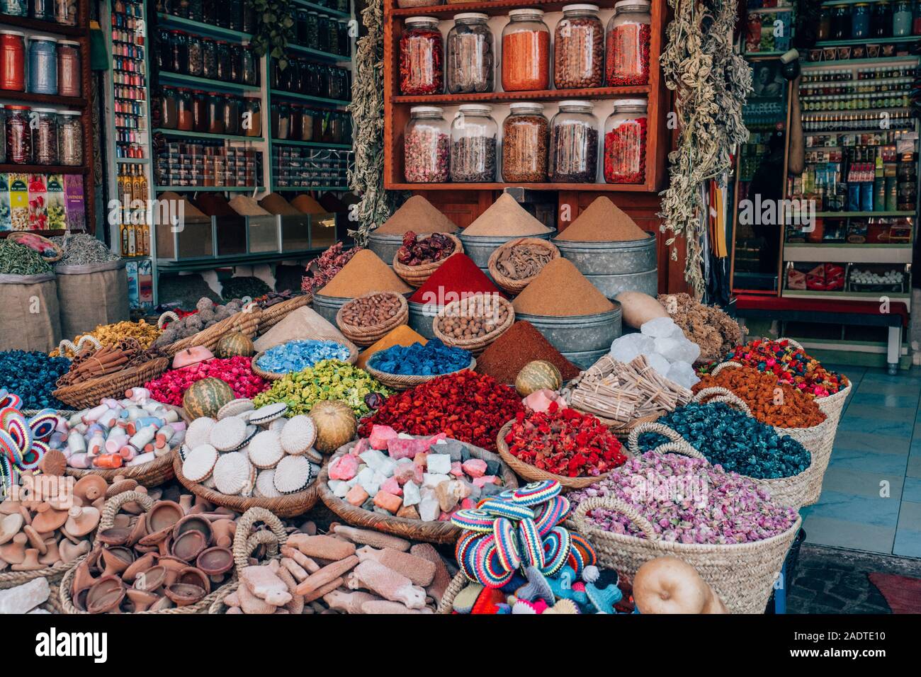 Spezie colorate a Marrakech, Marocco Foto Stock