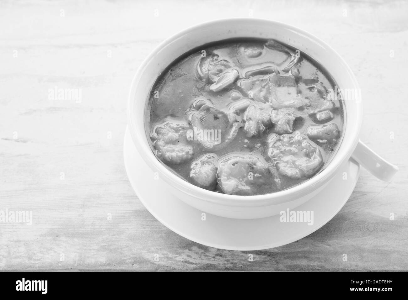 Carne di pollo e la zuppa di cipolla con salsa al peperoncino dolce Foto Stock