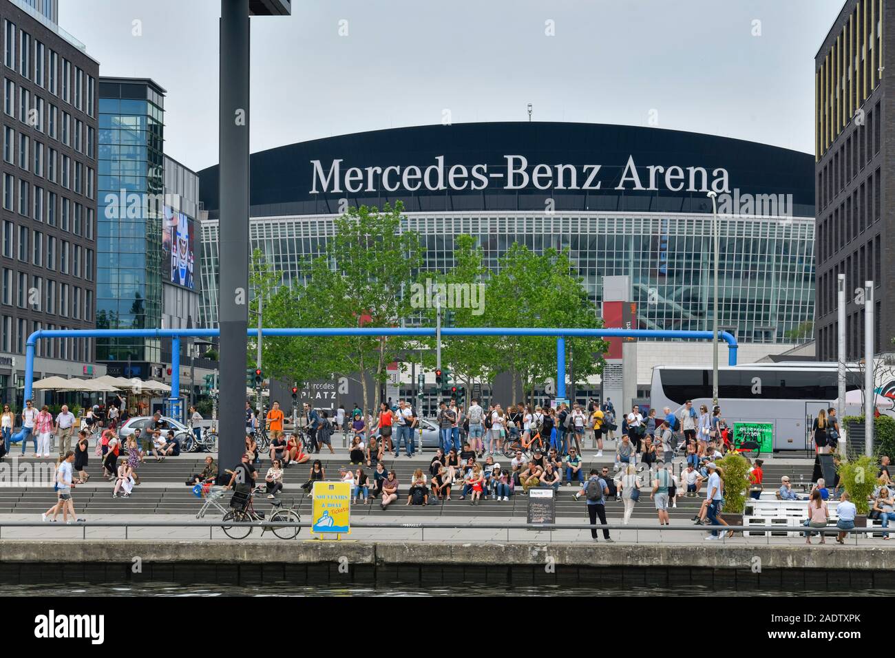 Mercedes Benz Arena, Mercedes-Benz-Platz, Muehlenstraße, Sprea, Friedrichshain di Berlino, Deutschland Foto Stock