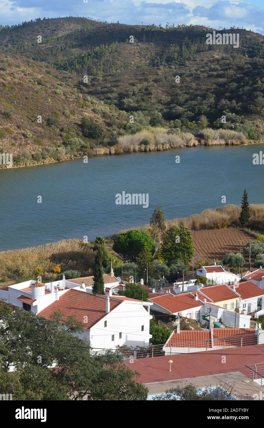 Guerreiros do Rio (Alcoutim, Alentejo), un piccolo villaggio nella bassa Valle del Guadiana Foto Stock