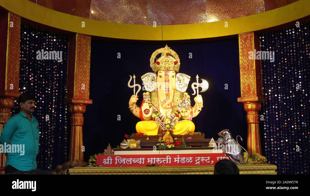 PUNE, Maharashtra, India, settembre 2019, devoto a Shree Jilbya Maruti Mandal fiducia Ganapati Foto Stock