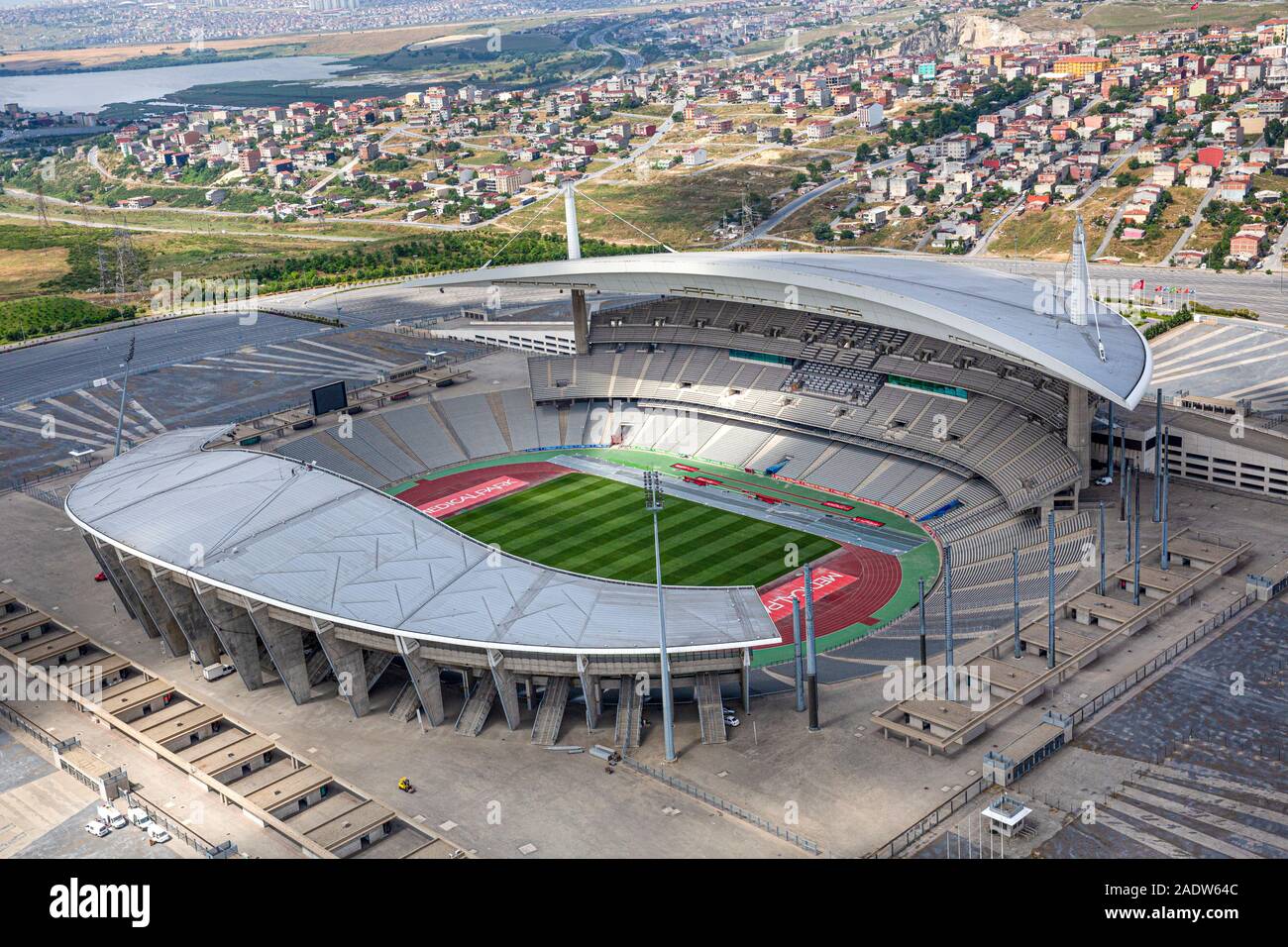 Istanbul, Turchia - 10 giugno 2013; vista aerea di Istanbul stadio olimpico  (Stadio Ataturk). Le riprese dall'elicottero Foto stock - Alamy