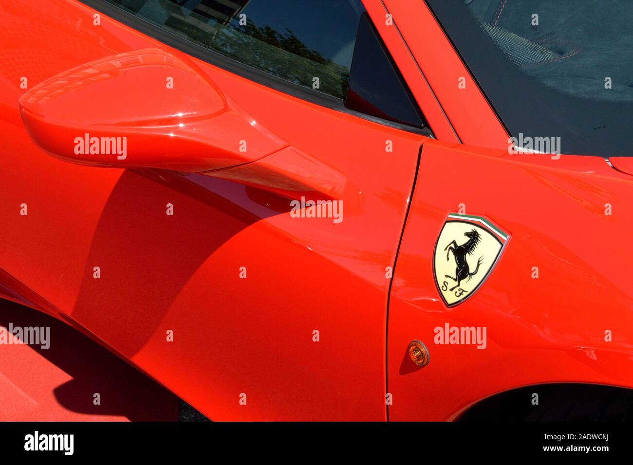 Il cavallino rampante cavallino rampante badge sulla Ferrari 458 Italia Speciale Foto Stock