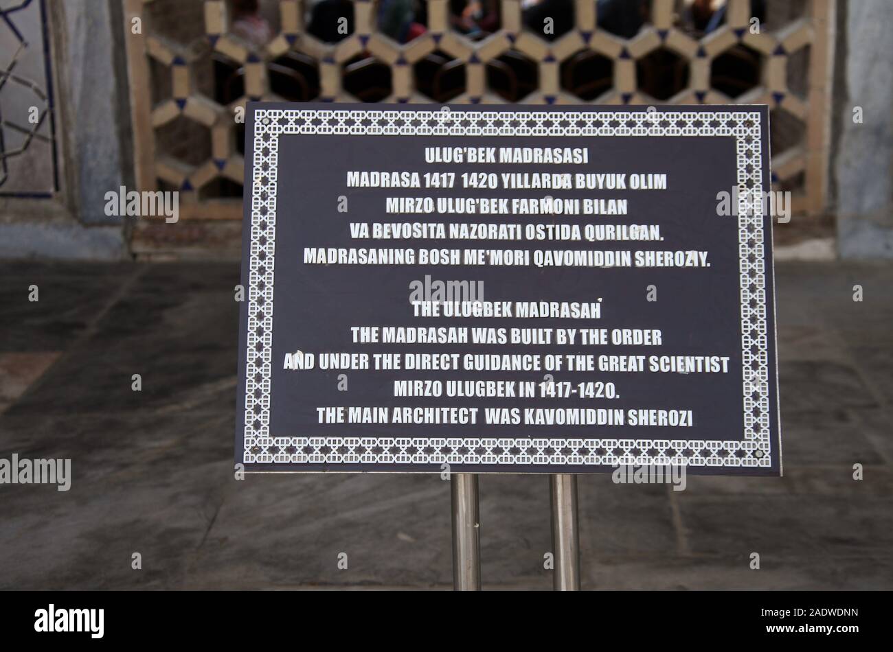 Ulugbek Madrasah firmare al Registan Foto Stock
