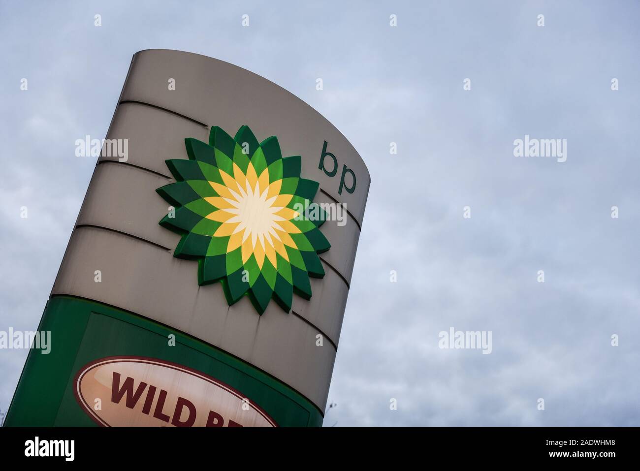 British multinazionale del settore petrolifero e gas company logo BP visto in Cracovia. Foto Stock