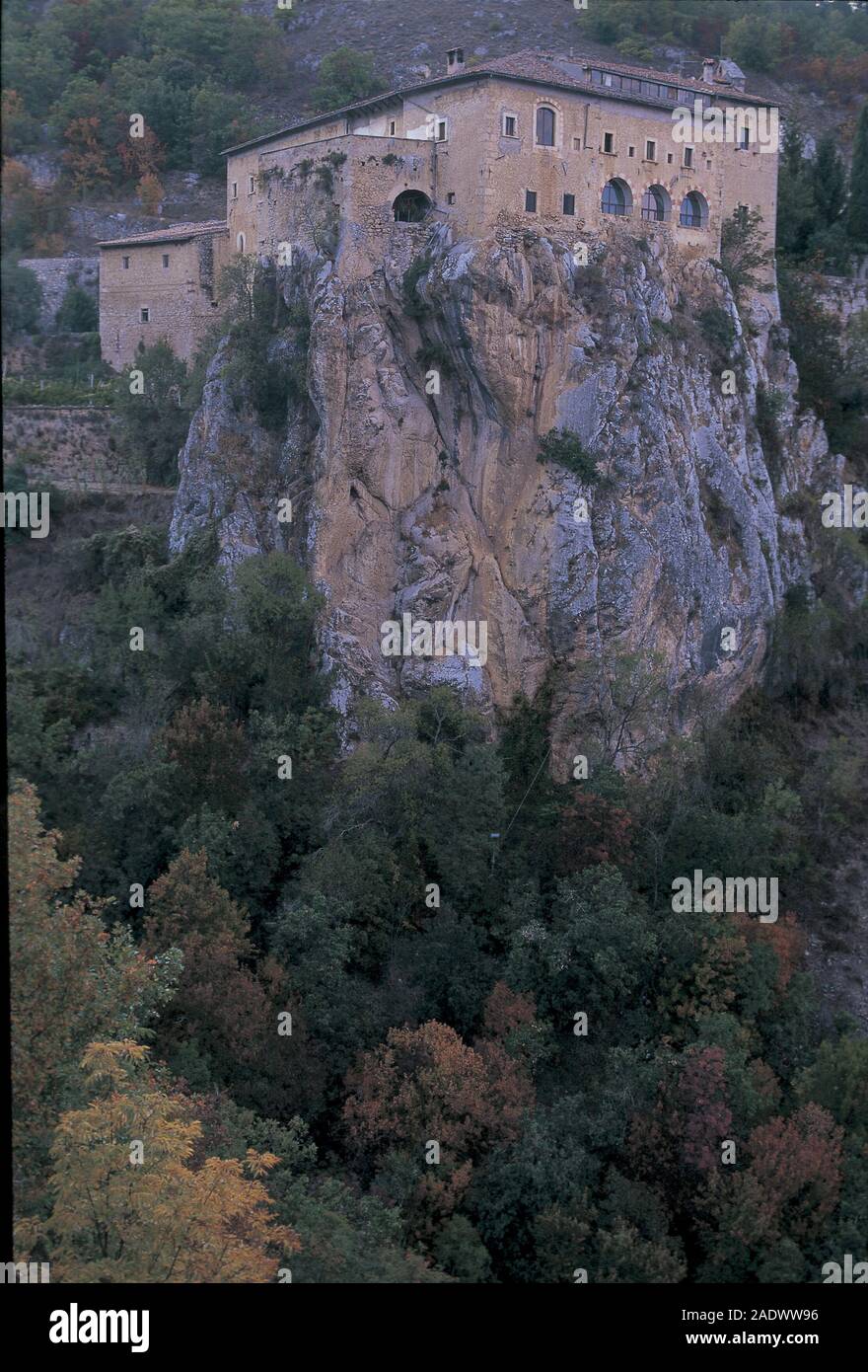 L'Italia, Abruzzo, ocre, aterno Valley, il monastero di sant'angelo d'Ocre Foto Stock