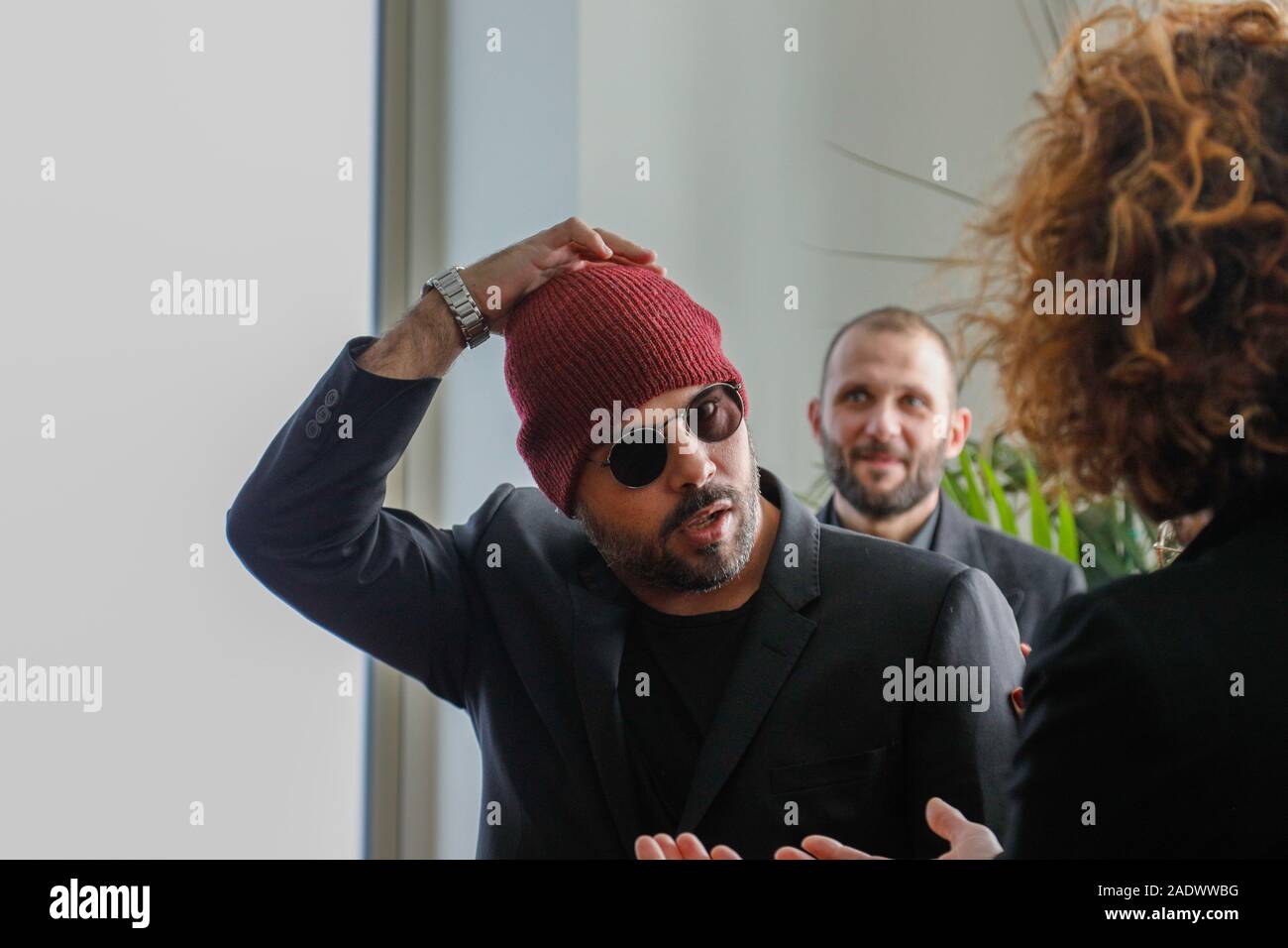 Napoli, campania, Italy. 5 Dic, 2019. 05/12/2019 Napoli, presso l'Hotel Vesuvio questa mattina la presentazione di Marco D'Amore è l'Immortale e tutto il cast di attori. Credito: Fabio Sasso/ZUMA filo/Alamy Live News Foto Stock