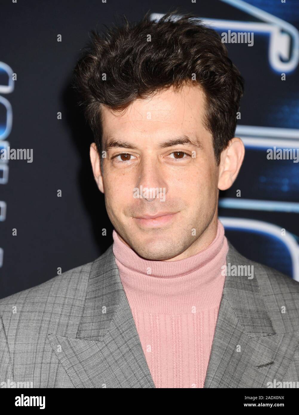 HOLLYWOOD, CA - Dicembre 04: Mark Ronson assiste la premiere del XX Century Fox 'Spie in Disguise" a El Capitan theater sul dicembre 04, 2019 a Los Angeles, California. Foto Stock